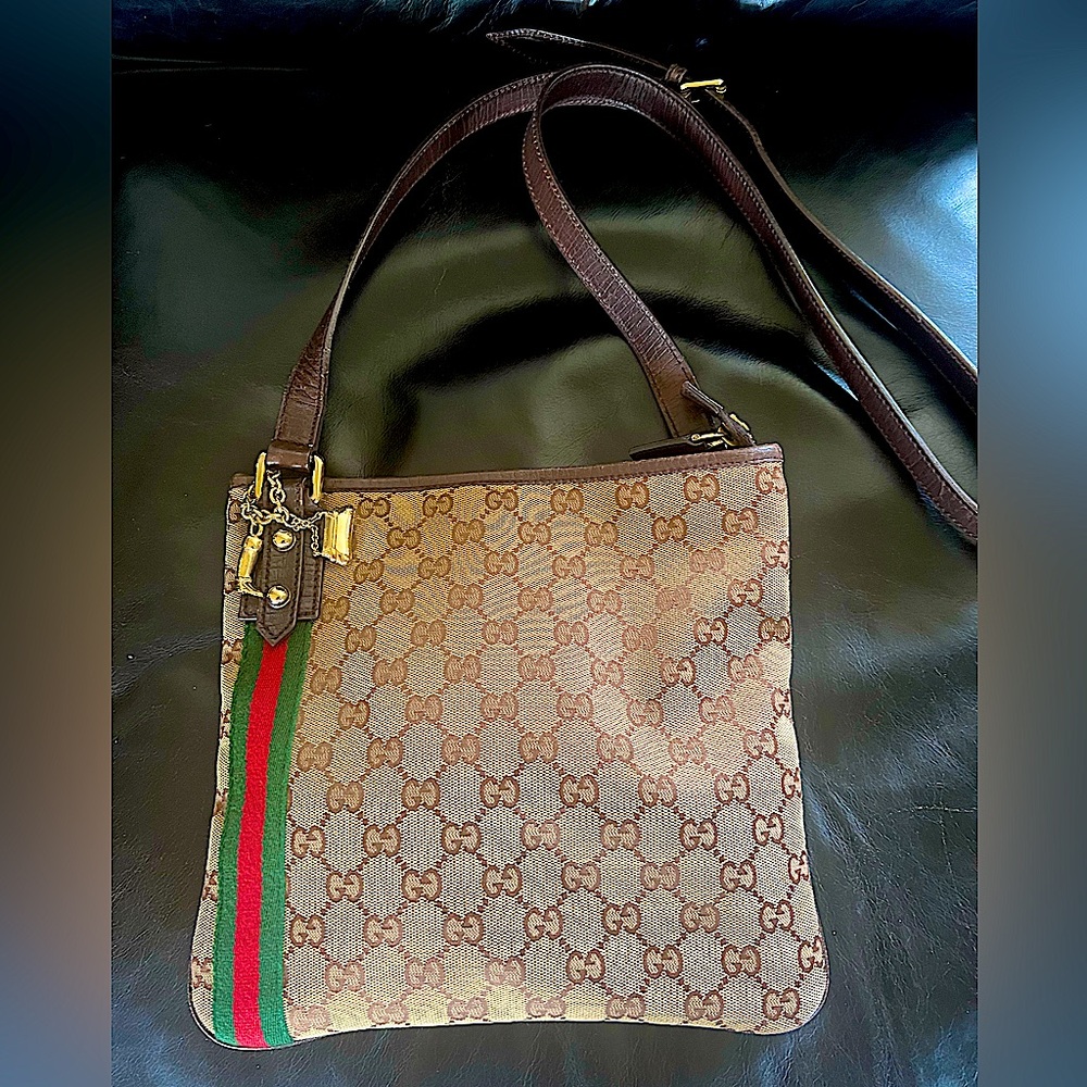 GUCCI BROWN MASSAGER BAG VGUC